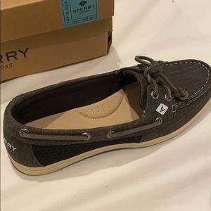 Women’s sperry boat shoes